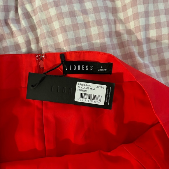 NWT- Mini skirt with bows - Picture 5 of 5